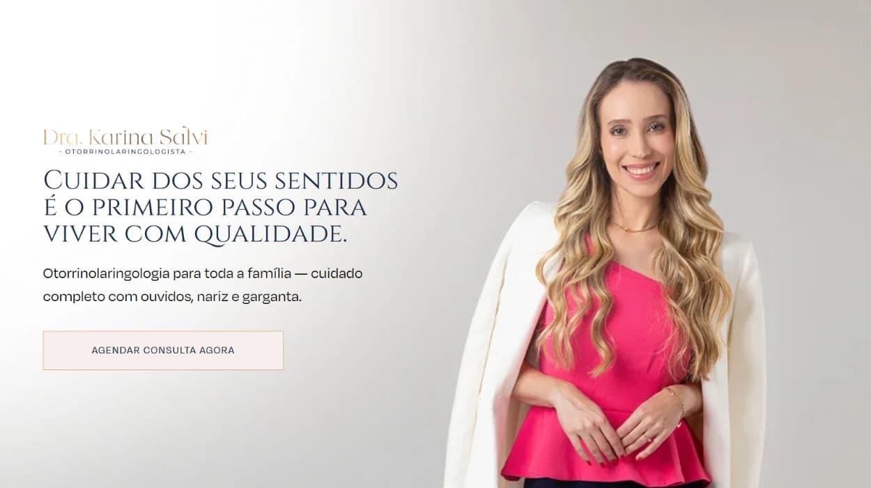 Site Dra. Karina Salvi apresentado em um notebook
